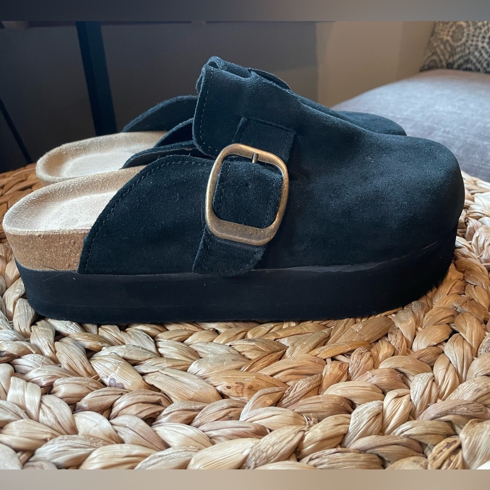 Cushionaire Black Platform Clogs Sz9